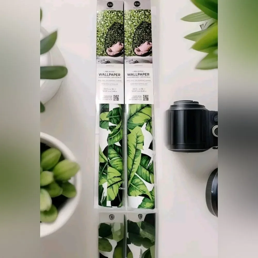 NEW 2pk RoomMates Tropical Green Palm Leaf Peel & Stick Wallpaper 30.75 Sq Ft/ea